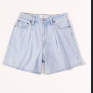 The Abercrombie the Loose Short (Curve Love)